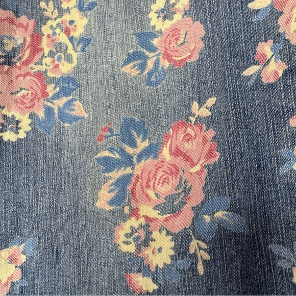 Illegal jeans capris floral denim pink cream blue printed flowers all over 🌸 - Picture 4 of 9